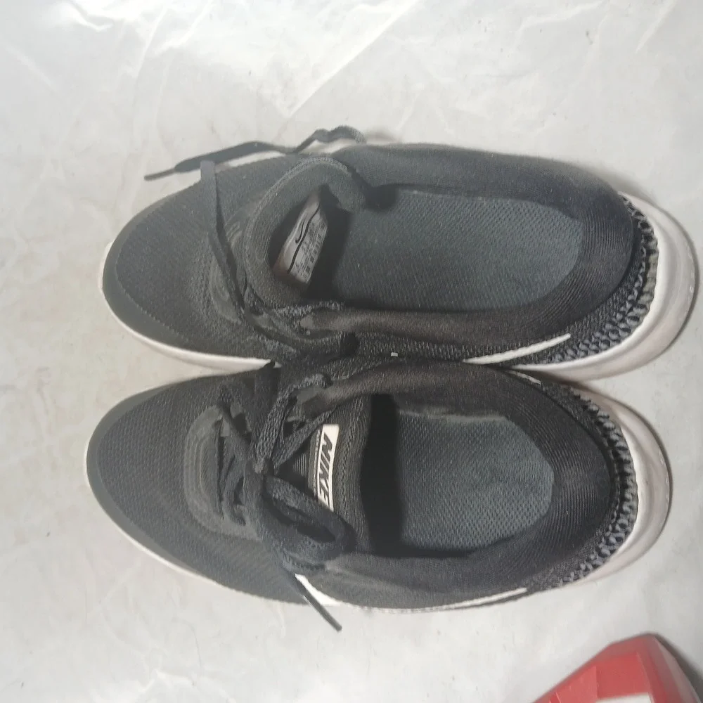 Nike Flex Experience RN 8 Black‎ White Running Shoes Women's Size 6
